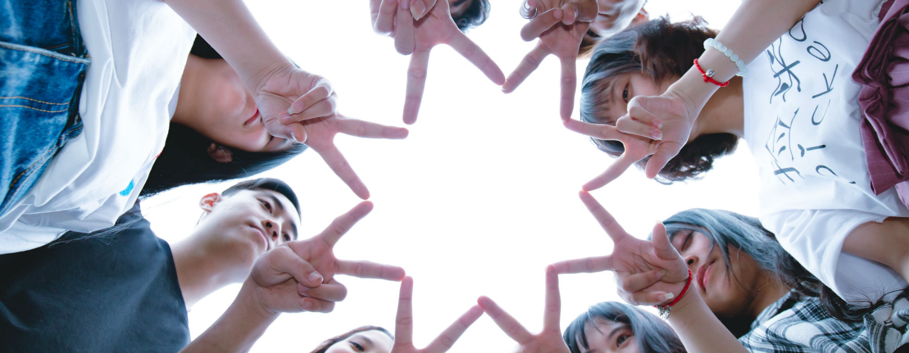 giovani ragazze e ragazzi