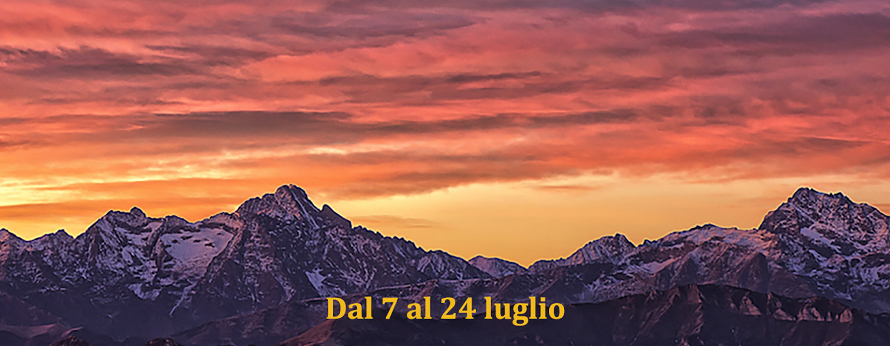 Vista delle montagne durante il tramonto