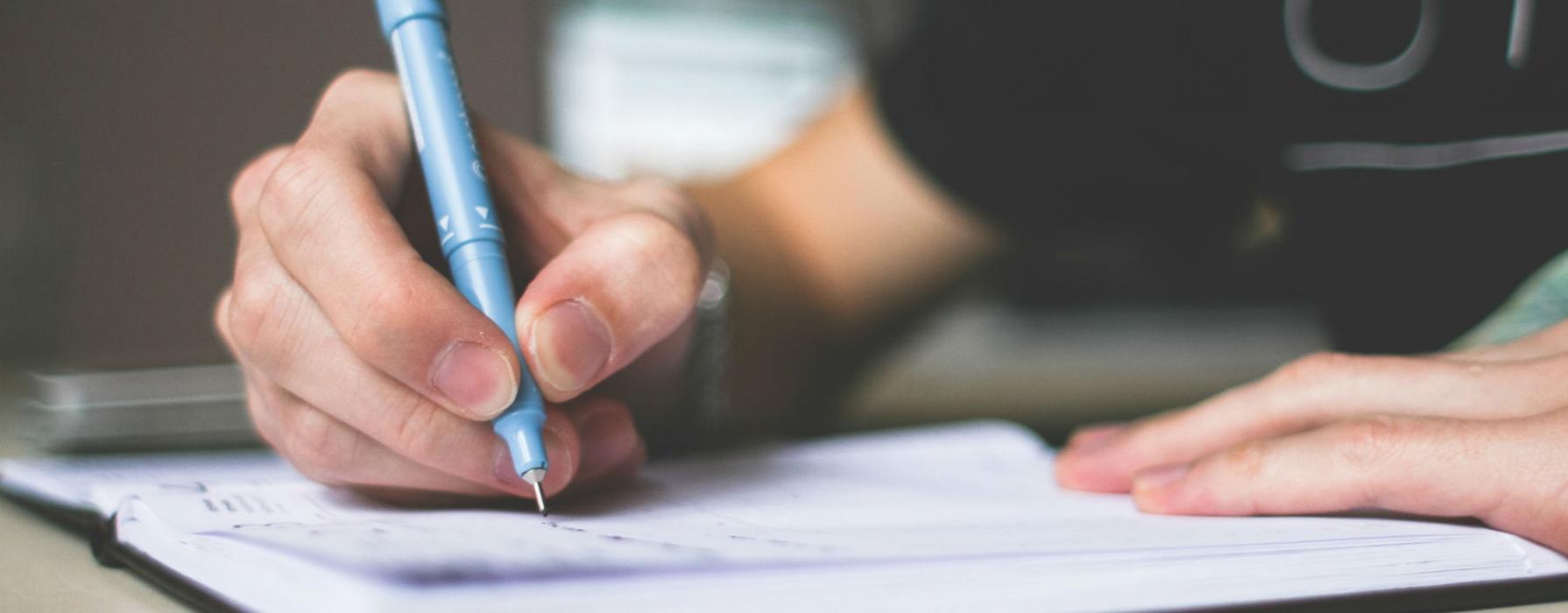 mano che scrive mano che scrive