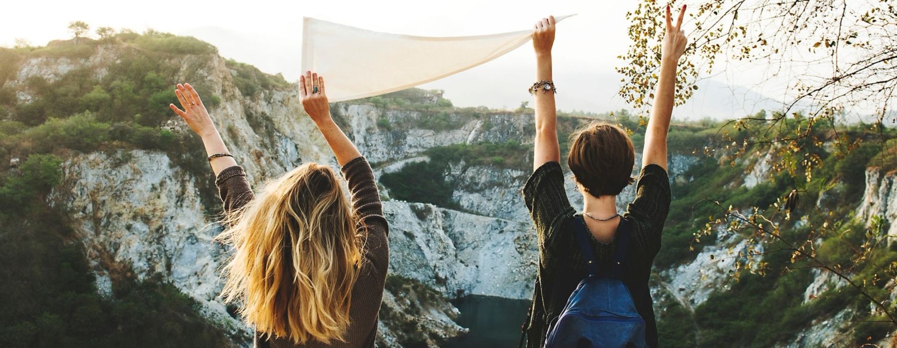 Giovani volontari nella natura