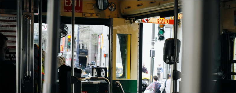 Passeggeri su un pullman